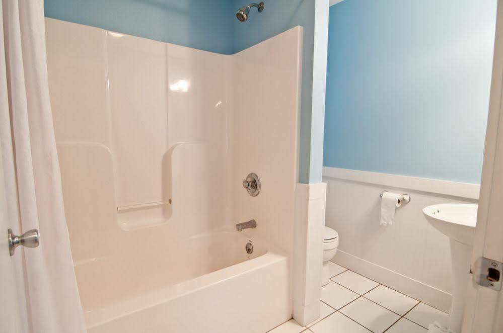 Blue Door Cottages Монтичело Екстериор снимка